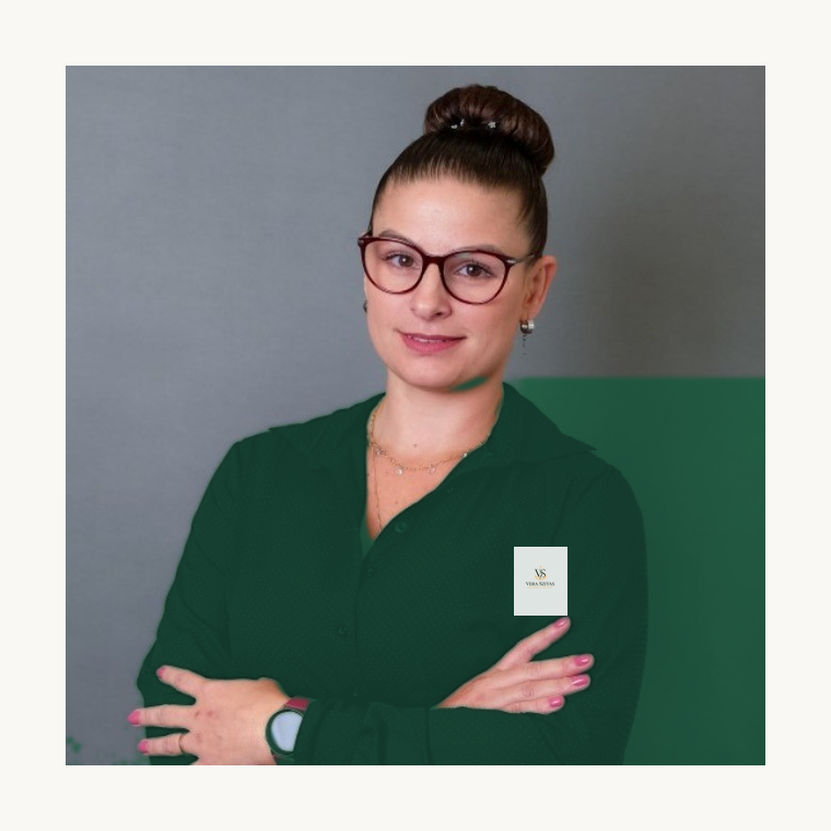 Vera Szitas em uniforme profissional